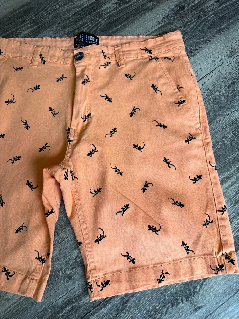 Peach Flat-Front Shorts with Navy Lizard Print size 32